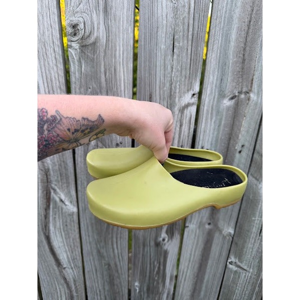 Wilson Fisher Womens Chartreuse Lime Green Rubber Garden Clogs Mules Size 9
